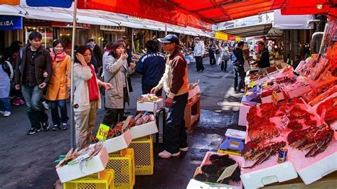 Hakodate Morning Market! A Feast for the Senses and Soul