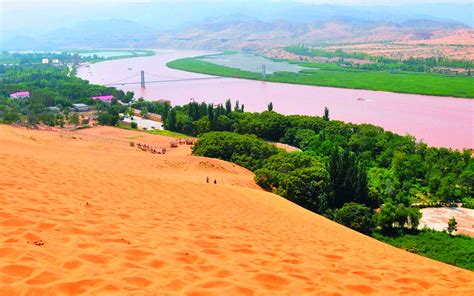 The Shapotou Scenic Area: A Desert Oasis and Sandboarding Paradise!