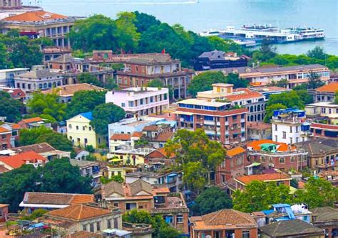 Gulangyu Island: A Picturesque Escape and Bastion of Cultural Charm!