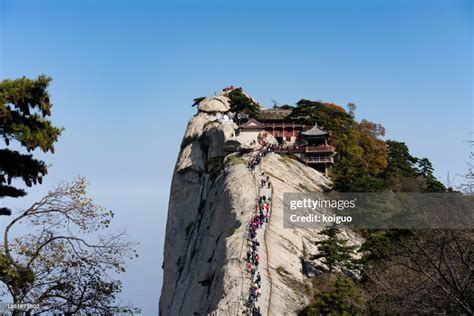 Huashan Mountain Scenic Area, a Majestic Peak Offering Breathtaking Views and Ancient Legends!