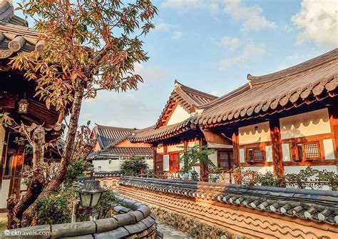 Jeonju Hanok Village: A Glimpse into Korea’s Traditional Past and a Playground for Cultural Delights!