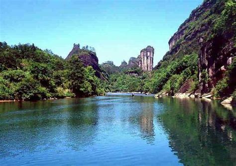 Jiuqu River Scenic Area A Serene Escape Embracing Lush Mountains and Ancient Temples!