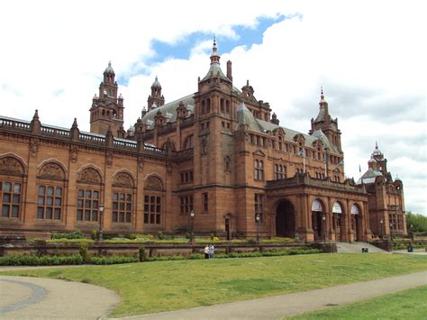 Kelvingrove Art Gallery and Museum: A Treasure Trove of Artistic Gems and Cultural Wonders!