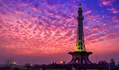 Minar-e-Pakistan! A Monumental Beacon of History and Hope in Lahore