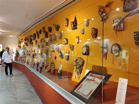 Museo de la Mascara: Unveiling the Colorful and Curious World of Masks!