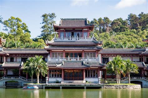 Qingxiu Mountain: A Majestic Oasis with Panoramic Views and Tranquil Gardens!