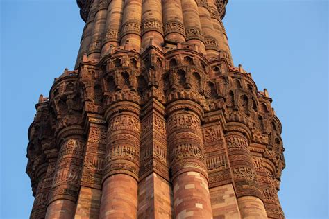  Qutub Minar: A Majestic Testament to Delhi's Rich History and Architectural Prowess!