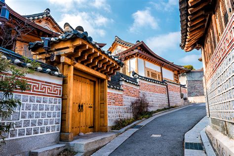 Songwoldong Hanok Village – A Quaint Glimpse into Korea's Architectural Heritage!