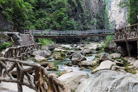 Taihang Mountain Grand Canyon: An Untamed Wonderland of Nature and History!