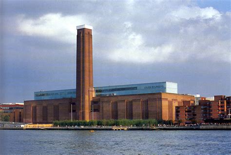  Tate Modern: A Wonderland of Artistic Expression in a Former Power Station!