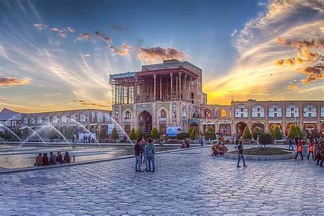 The Ali Qapu Palace: An Architectural Marvel and Timeless Symbol of Isfahan!