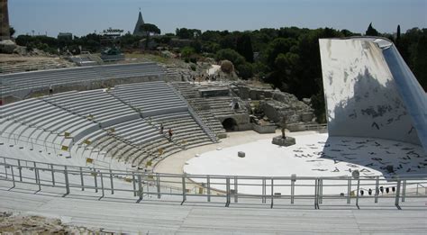 The Teatro Romano di Neapolis: A Journey Through Time and Theatrical Grandeur!