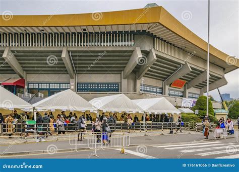 東京駅から武道館：都市の鼓動と伝統の融合