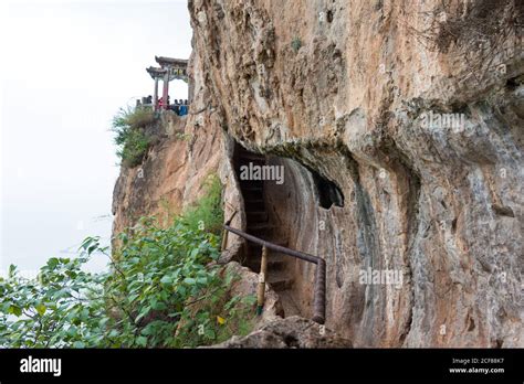 Xishan Mountain Scenic Area – An Intriguing Labyrinth of Natural Beauty and Cultural Treasures!